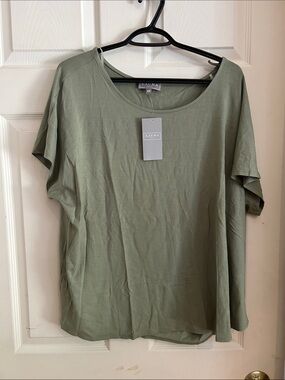 NWT Laura Scoop Neck Short Sleeve Tee in Olive Green Size 2X